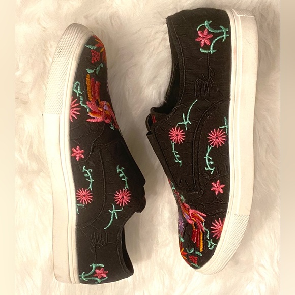 Wanted Flamingo Black Embroidered Slip On Sneakers Shoes 10 Colorful - Picture 4 of 8